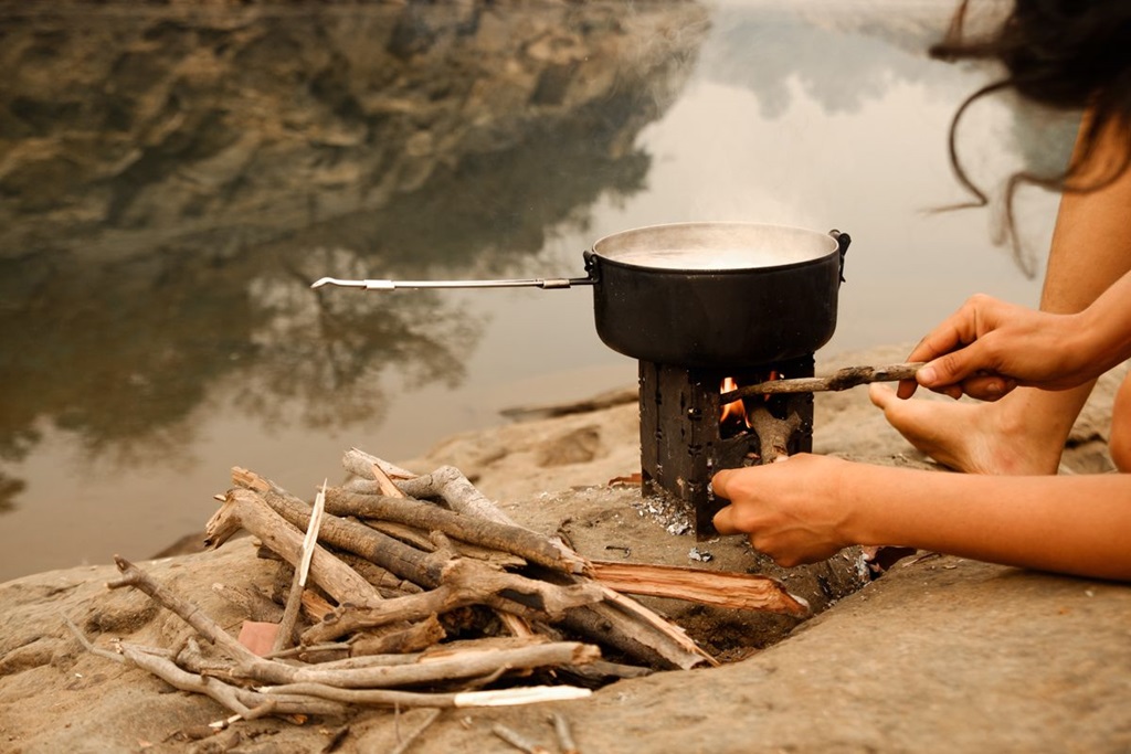 Bushbox XL von Bushcraft Essentials kocht Wasser